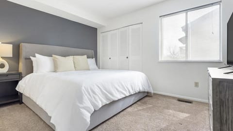 Landing - Modern Apartment with Amazing Amenities (ID9305X02) Apartment in Valley Park