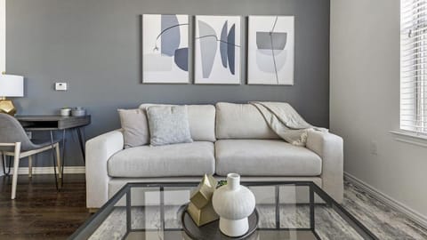 Landing - Modern Apartment with Amazing Amenities (ID1186X009) Apartment in Burleson