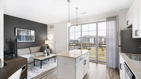 Landing - Modern Apartment with Amazing Amenities (ID8724X56) Apartment in Lombard