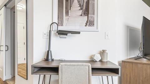 Landing - Modern Apartment with Amazing Amenities (ID8724X56) Apartment in Lombard