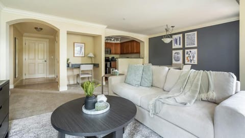 Landing - Modern Apartment with Amazing Amenities (ID1192X964) Apartment in Kirkland