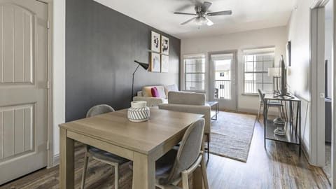 Landing - Modern Apartment with Amazing Amenities (ID1215X775) Apartment in Burleson