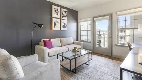 Landing - Modern Apartment with Amazing Amenities (ID1215X775) Apartment in Burleson