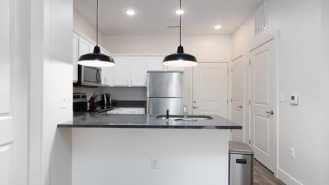 Landing Modern Apartment with Amazing Amenities (ID7297X32) Apartment in Upper Arlington