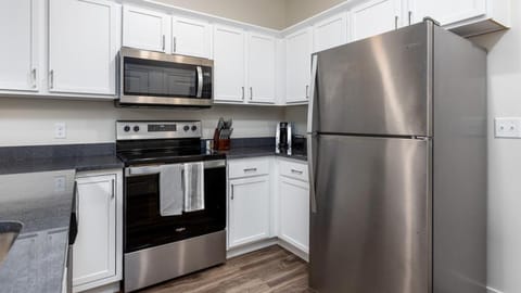 Landing Modern Apartment with Amazing Amenities (ID7297X32) Apartment in Upper Arlington