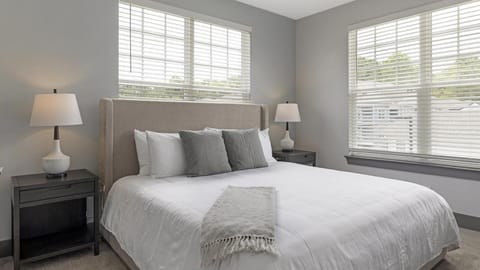 Landing - Modern Apartment with Amazing Amenities (ID9684X38) Apartment in Lake Lanier