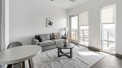 Landing - Modern Apartment with Amazing Amenities (ID1381X632) Apartment in The Colony