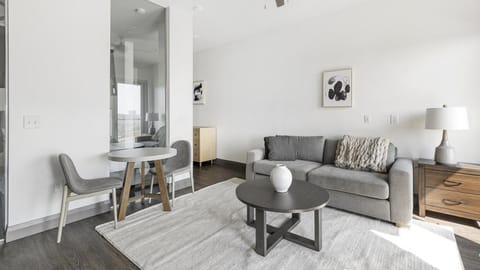 Landing - Modern Apartment with Amazing Amenities (ID1381X632) Apartment in The Colony