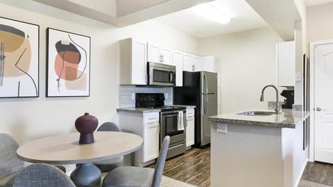 Landing - Modern Apartment with Amazing Amenities (ID9503X29) Apartment in Marana