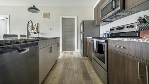 Landing - Modern Apartment with Amazing Amenities (ID1245X669) Apartment in Lexington