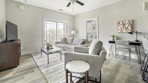 Landing - Modern Apartment with Amazing Amenities (ID1245X669) Apartment in Lexington