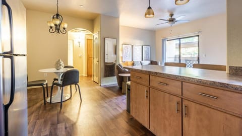 Landing - Modern Apartment with Amazing Amenities (ID7763X83) Apartment in Avondale