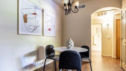 Landing - Modern Apartment with Amazing Amenities (ID7763X83) Apartment in Avondale