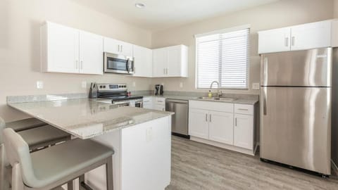 Landing - Modern Apartment with Amazing Amenities (ID7319X89) Apartment in Litchfield Park