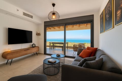Natural landscape, Living room, Lake view, Mountain view, River view, Sea view