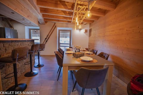 Le Chalet des Sommets à Briançon Chalet in Briançon