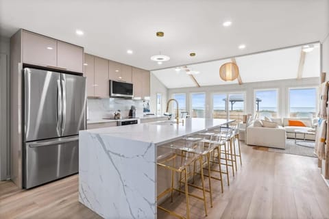 Aqualicious Ocean front, Private heated pool House in Ocean Isle Beach