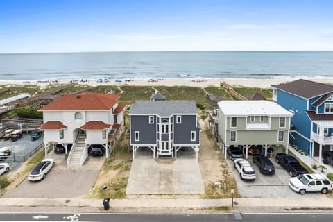 Aqualicious Ocean front, Private heated pool House in Ocean Isle Beach