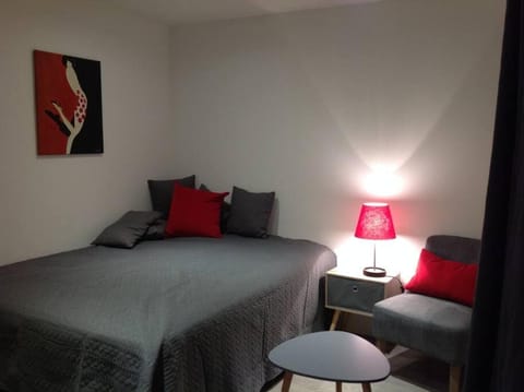 TRESTRIGNEL MAGNIFIQUE VUE MER. Studio à PERROS-GU Apartment in Perros-Guirec