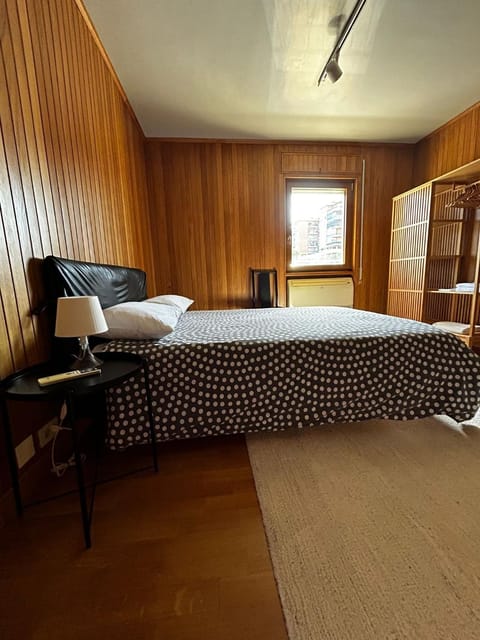 Bed, Bedroom, internet, towels, wardrobe, air conditioner