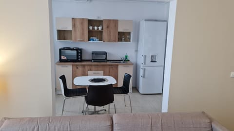 Kitchen or kitchenette, Seating area, Dining area, minibar, oven, toaster