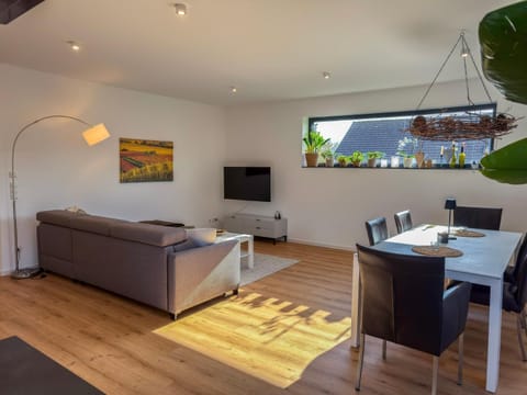 TV and multimedia, Living room, Dining area