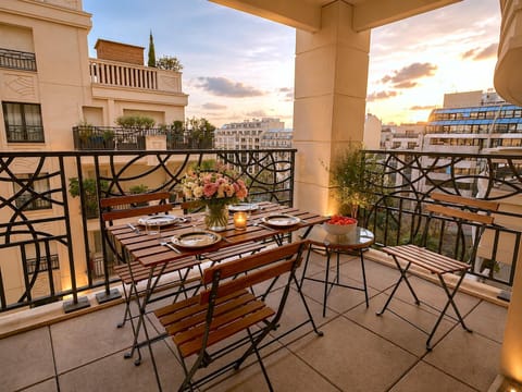 Property building, Patio, View (from property/room), Balcony/Terrace, Dining area
