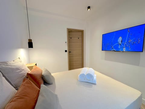 MONACO # MENTON - 6 PERSONS - 2 BEDROOMS - FULL RENOVATED - FULL CLIM - HYPERCENTER - BEACH AND SUn Apartment in Menton