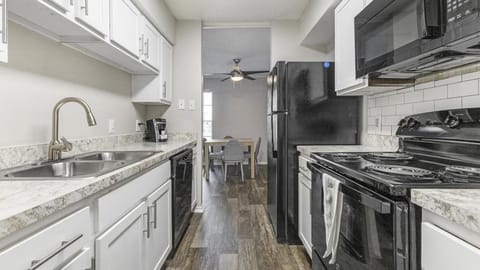 Landing - Modern Apartment with Amazing Amenities (ID1231X643) Apartment in Arlington