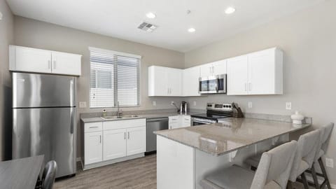 Landing - Modern Apartment with Amazing Amenities (ID8464X51) Apartment in Litchfield Park