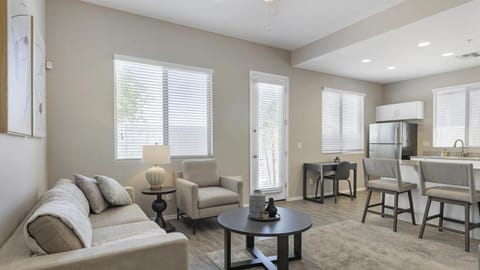 Landing - Modern Apartment with Amazing Amenities (ID8464X51) Apartment in Litchfield Park