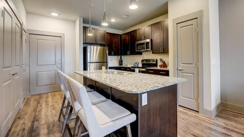 Landing - Modern Apartment with Amazing Amenities (ID9160X14) Apartment in Denton