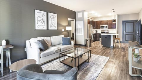 Landing - Modern Apartment with Amazing Amenities (ID8716X13) Apartment in Fishers