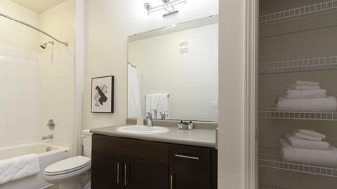 Landing - Modern Apartment with Amazing Amenities (ID8039X71) Apartment in Largo