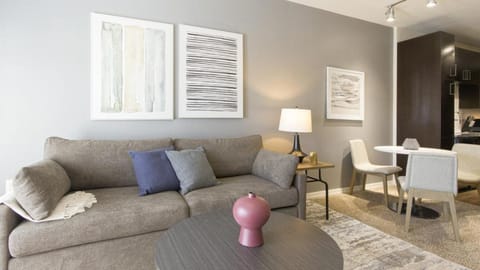 Landing - Modern Apartment with Amazing Amenities (ID8039X71) Apartment in Largo