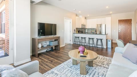 Landing - Modern Apartment with Amazing Amenities (ID7378X68) Apartment in Woodbury