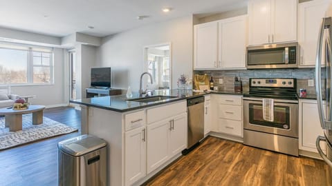 Landing - Modern Apartment with Amazing Amenities (ID7378X68) Apartment in Woodbury