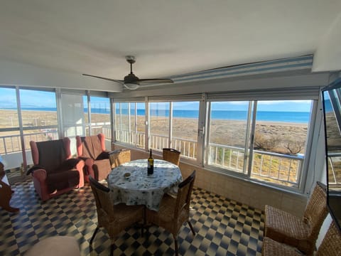View (from property/room), Dining area, Sea view