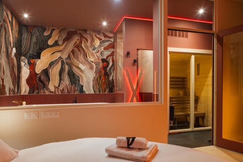 Bed, Massage, Massage, Sauna, Sauna, Bathroom, Spa and wellness centre/facilities, Spa and wellness centre/facilities, towels