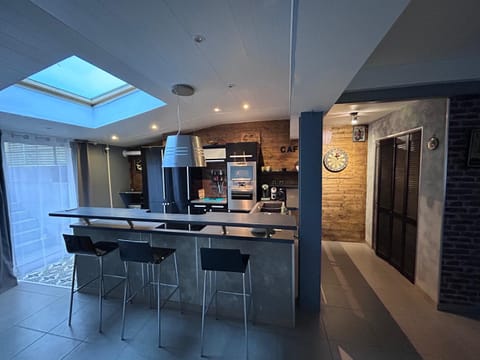 Darts, Lounge or bar, kitchen