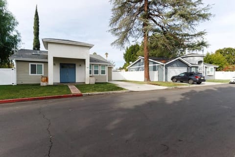 Property building, Neighbourhood, Street view