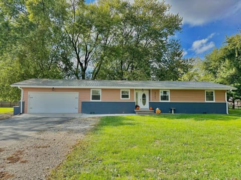 Charming Spacious Get Away House in Indiana