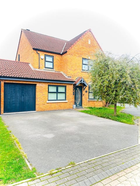 Contractors Home - 4 Bedroom Long Stays Welcome - Barnsley House in Borough of Barnsley