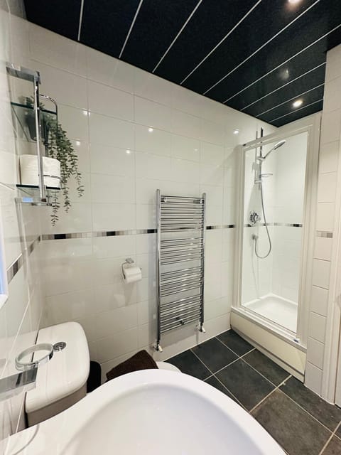 Contractors Home - 4 Bedroom Long Stays Welcome - Barnsley House in Borough of Barnsley