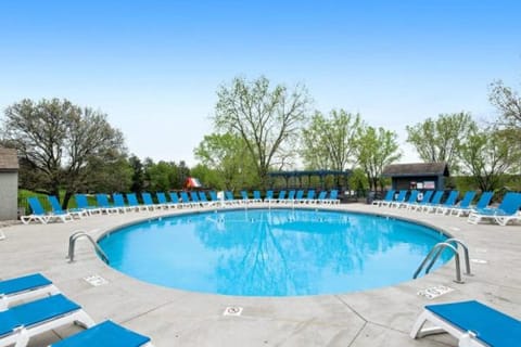 Dells Retreat At Tamarack & Mirror Lake Resort Apartment in Lake Delton