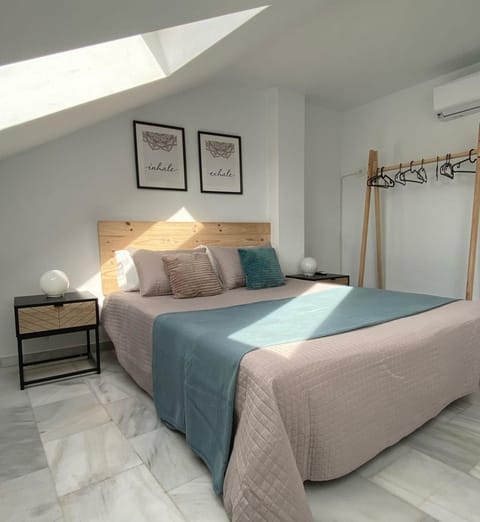 Photo of the whole room, Decorative detail, Guests, air conditioner