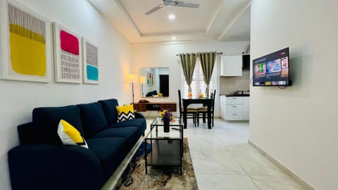 Communal lounge/ TV room, TV and multimedia, Living room, Seating area, Dining area, Evening entertainment