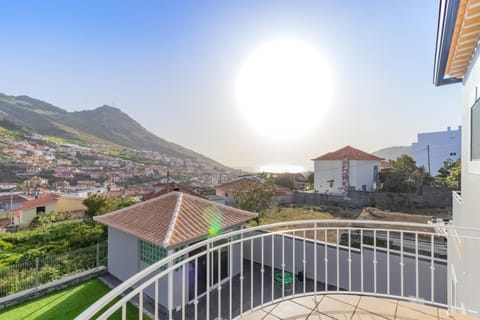 Property building, Natural landscape, View (from property/room), Balcony/Terrace, City view, Mountain view, Sea view