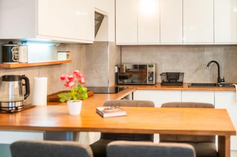 Kitchen or kitchenette, minibar, pet friendly, stove