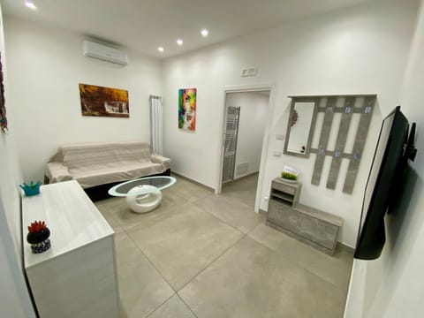 TV and multimedia, Lounge or bar, air conditioner, air conditioner